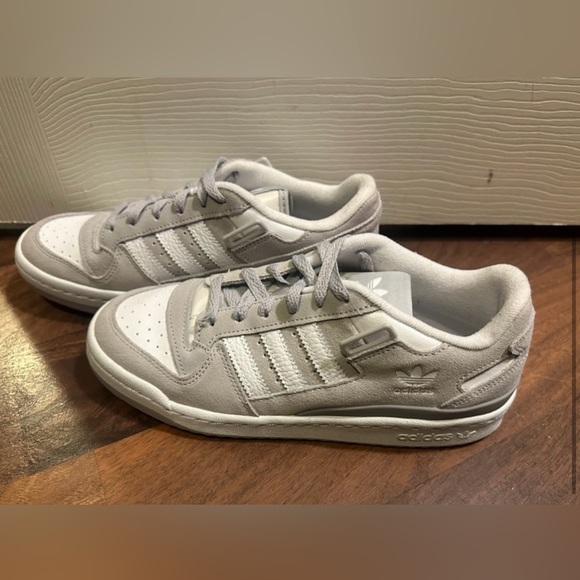 ADIDAS Originals Forum Low Basketball Shoes Size 8. - Picture 6 of 10